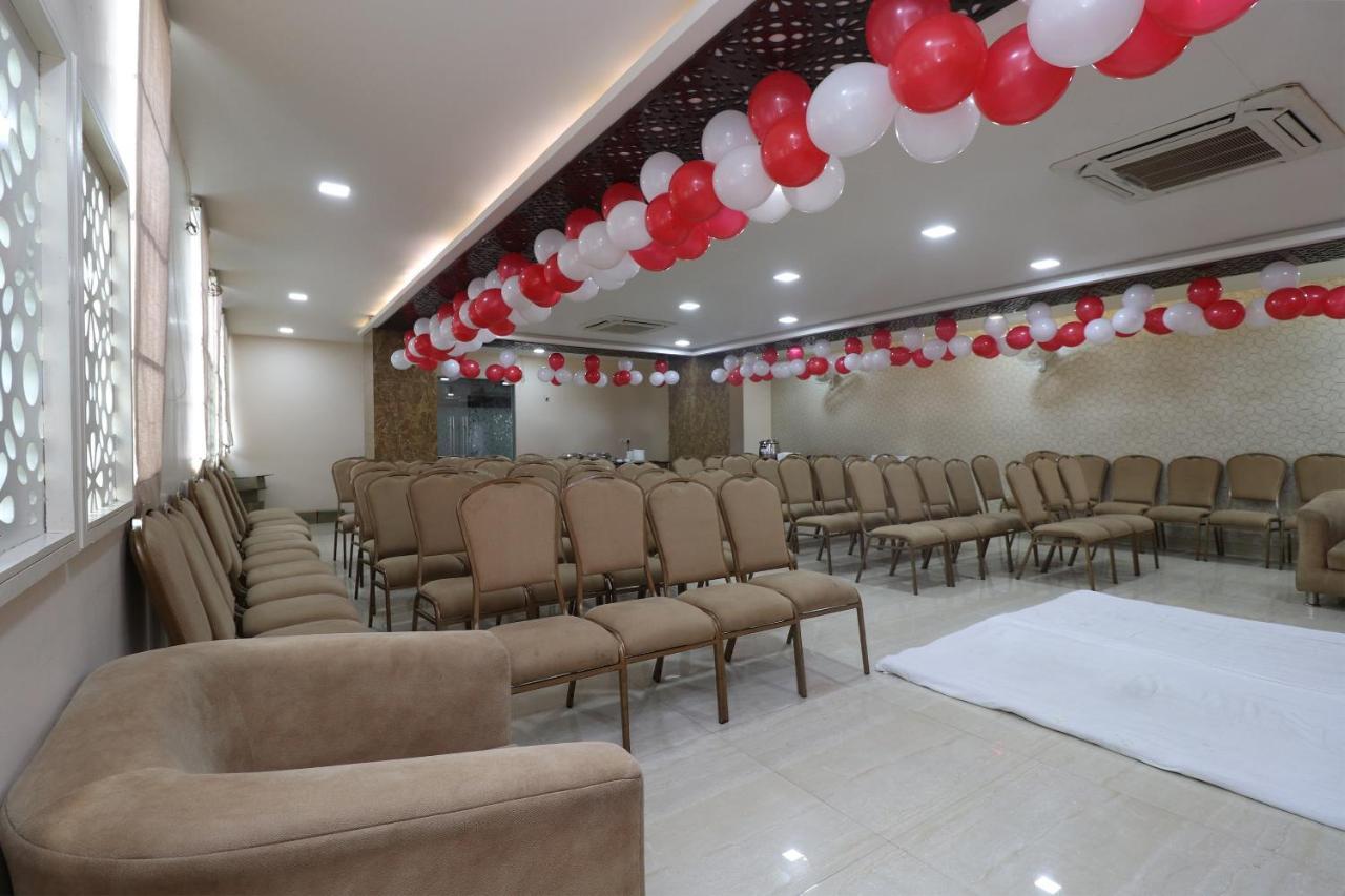Oyo 29382 Golden Laurel Inn Deoria ภายนอก รูปภาพ