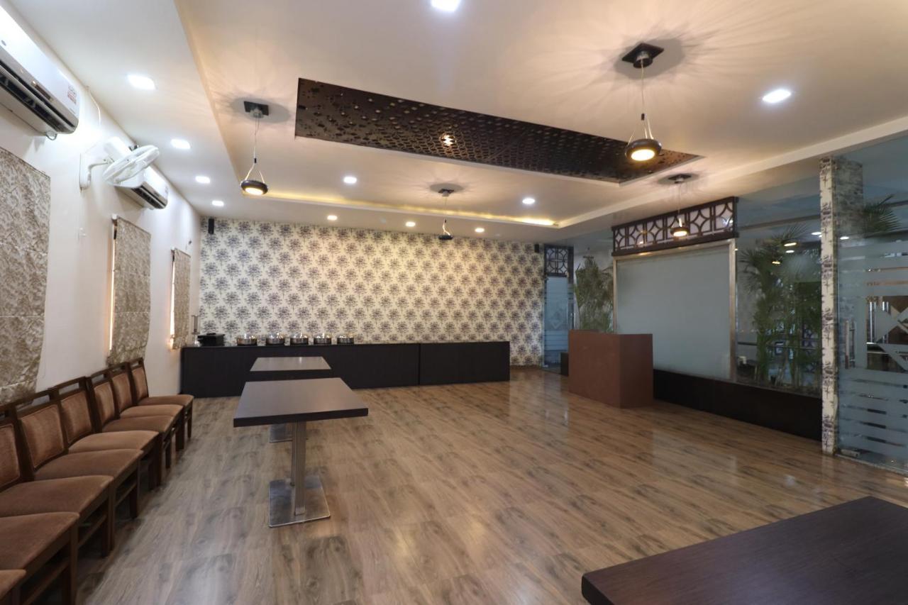 Oyo 29382 Golden Laurel Inn Deoria ภายนอก รูปภาพ