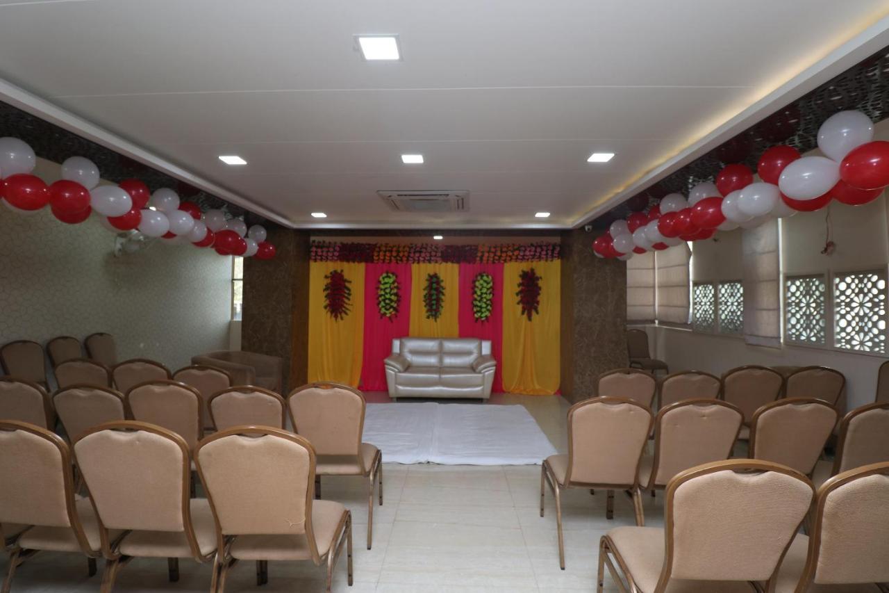 Oyo 29382 Golden Laurel Inn Deoria ภายนอก รูปภาพ